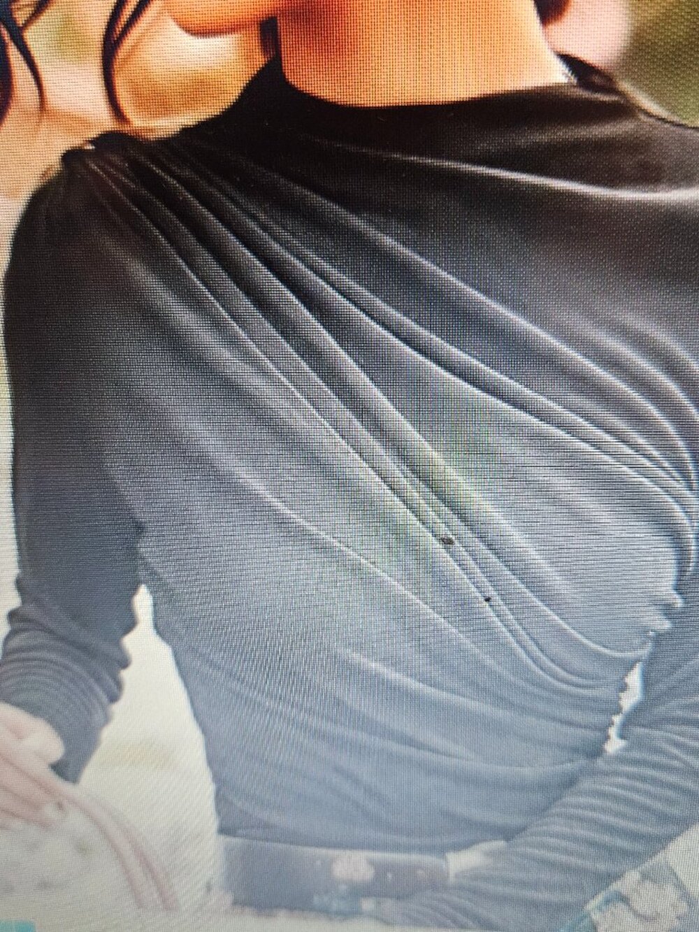 Black Long-Sleeve Rouching Design Pull-Over Lrg Top with Asymmetric Cowl Necklin
